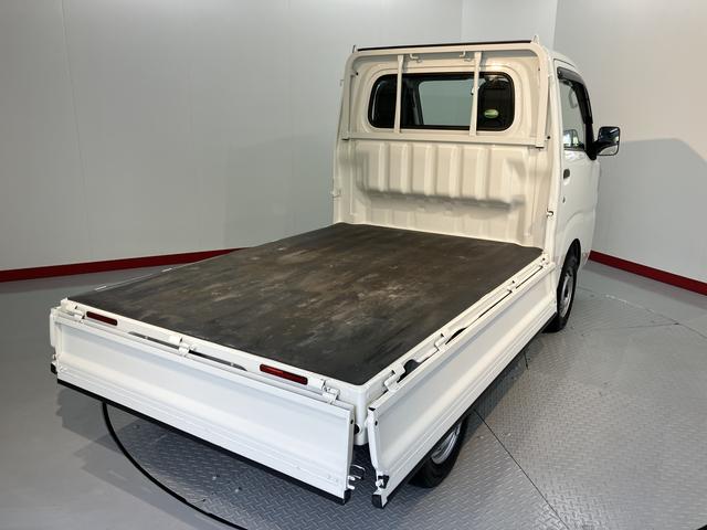 ハイゼットトラックスタンダード４ＷＤ　ＡＴ車　ラジオ　マニュアルエアコン　パワステ　ＡＢＳ　運転席エアバッグ　助手席エアバッグ（愛媛県）の中古車