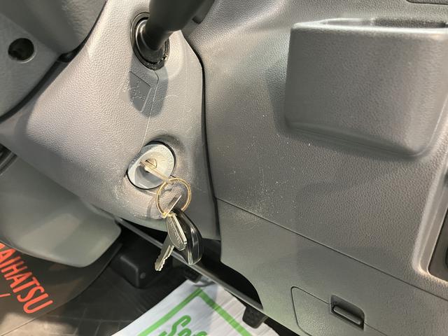 ハイゼットカーゴクルーズ２ＷＤ　ＭＴ車　エアコン　パワステ　パワーウインドウ　ＡＢＳ　電動格納ミラー　エアバッグ　ＣＤ　ＣＤ　両側スライドドア　キーレスエントリー（愛媛県）の中古車