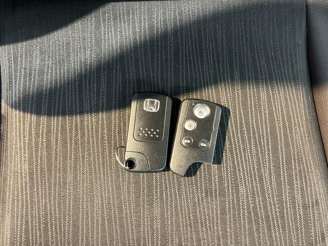 フリードＧ　プレミアムエディション純正ナビ　バックカメラ　フルセグＴＶ　ＣＤ　ＤＶＤ　Ｂｌｕｅｔｏｏｔｈ　クルーズコントロール　ＥＴＣ　後席モニター　両側電動スライドドア　オートライト　電動格納ドアミラー　キーフリーシステム（愛媛県）の中古車
