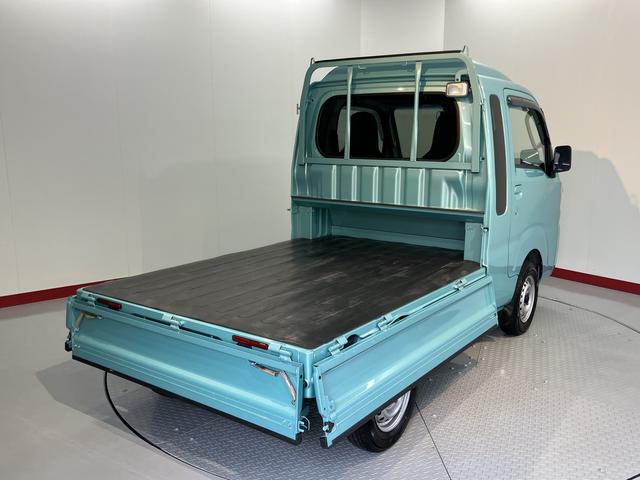 ハイゼットトラックジャンボＳＡIIIｔＳＡＩＩＩｔ　４ＷＤ　ＡＴ車　ＣＤ　ＵＳＢ　マニュアルエアコン　パワステ　エアバッグ　ＡＢＳ　オートライト　ＬＥＤヘッドライト　障害物センサー　荷台作業灯　キーレスエントリー（愛媛県）の中古車