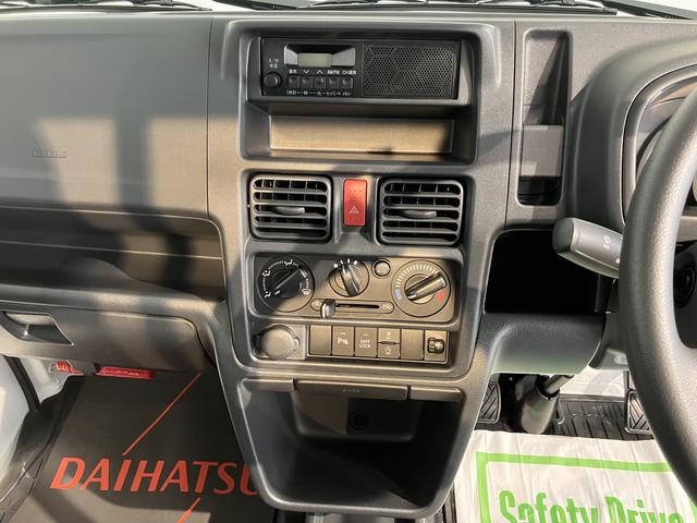 キャリイトラックＫＣエアコン・パワステ農繁仕様４ＷＤ　ＭＴ車　エアコン　パワステ　パワーウィンド　ＡＢＳ　エアバッグ　キーレスエントリー　ラジオ　作業灯　オートライト（愛媛県）の中古車