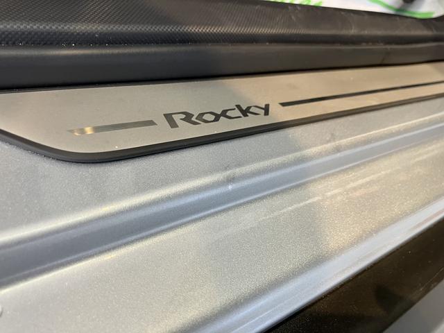 ロッキーＧ純正ナビ　パノラマモニター　地上デジタルＴＶ　ドライブレコーダー　ＥＴＣ　プッシュスタート　運転席助手席シートヒーター　クルーズコントロール　ＬＥＤヘッドライト　オートライト　アイドリングストップ（愛媛県）の中古車