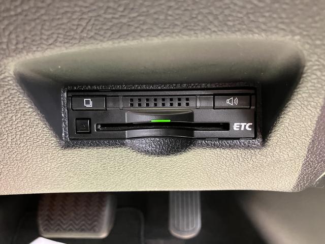 プリウスＡツーリングセレクションハイブリッド車　純正ナビ　バックカメラ　地上デジタルＴＶ　Ｂｌｕｅｔｏｏｔｈ　ＣＤ　ＤＶＤ　ＥＴＣ　プッシュスタート　クルーズコントロール　運転席助手席シートヒーター　ＬＥＤヘッドライト　オートライト（愛媛県）の中古車