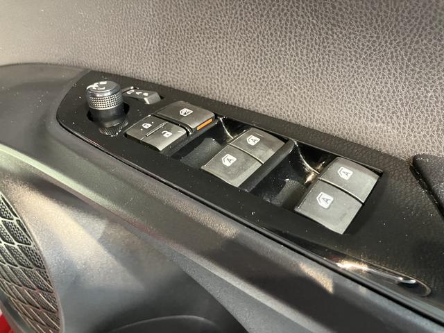プリウスＡツーリングセレクションハイブリッド車　純正ナビ　バックカメラ　地上デジタルＴＶ　Ｂｌｕｅｔｏｏｔｈ　ＣＤ　ＤＶＤ　ＥＴＣ　プッシュスタート　クルーズコントロール　運転席助手席シートヒーター　ＬＥＤヘッドライト　オートライト（愛媛県）の中古車