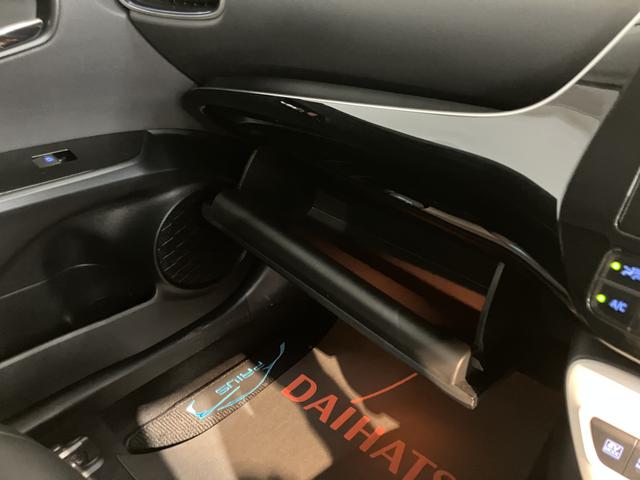 プリウスＡツーリングセレクションハイブリッド車　純正ナビ　バックカメラ　地上デジタルＴＶ　Ｂｌｕｅｔｏｏｔｈ　ＣＤ　ＤＶＤ　ＥＴＣ　プッシュスタート　クルーズコントロール　運転席助手席シートヒーター　ＬＥＤヘッドライト　オートライト（愛媛県）の中古車
