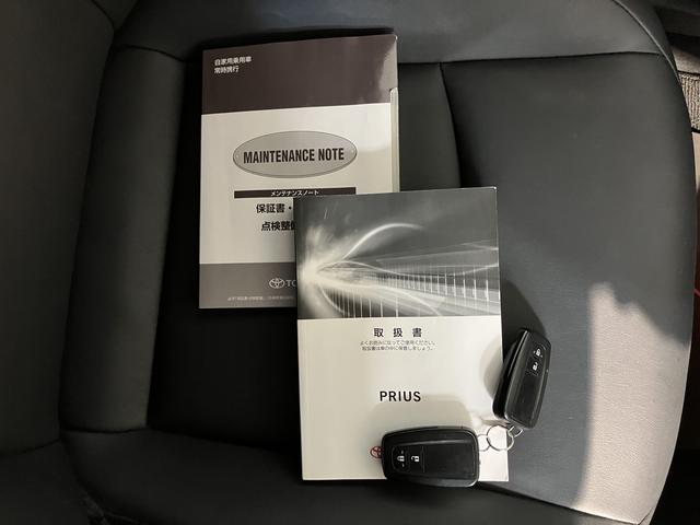 プリウスＡツーリングセレクションハイブリッド車　純正ナビ　バックカメラ　地上デジタルＴＶ　Ｂｌｕｅｔｏｏｔｈ　ＣＤ　ＤＶＤ　ＥＴＣ　プッシュスタート　クルーズコントロール　運転席助手席シートヒーター　ＬＥＤヘッドライト　オートライト（愛媛県）の中古車