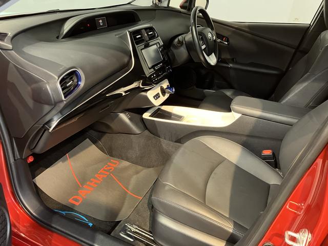 プリウスＡツーリングセレクションハイブリッド車　純正ナビ　バックカメラ　地上デジタルＴＶ　Ｂｌｕｅｔｏｏｔｈ　ＣＤ　ＤＶＤ　ＥＴＣ　プッシュスタート　クルーズコントロール　運転席助手席シートヒーター　ＬＥＤヘッドライト　オートライト（愛媛県）の中古車