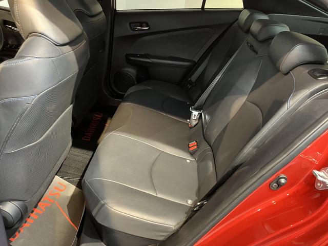 プリウスＡツーリングセレクションハイブリッド車　純正ナビ　バックカメラ　地上デジタルＴＶ　Ｂｌｕｅｔｏｏｔｈ　ＣＤ　ＤＶＤ　ＥＴＣ　プッシュスタート　クルーズコントロール　運転席助手席シートヒーター　ＬＥＤヘッドライト　オートライト（愛媛県）の中古車
