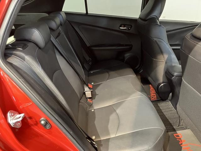 プリウスＡツーリングセレクションハイブリッド車　純正ナビ　バックカメラ　地上デジタルＴＶ　Ｂｌｕｅｔｏｏｔｈ　ＣＤ　ＤＶＤ　ＥＴＣ　プッシュスタート　クルーズコントロール　運転席助手席シートヒーター　ＬＥＤヘッドライト　オートライト（愛媛県）の中古車