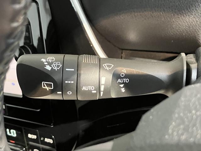 プリウスＡツーリングセレクションハイブリッド車　純正ナビ　バックカメラ　地上デジタルＴＶ　Ｂｌｕｅｔｏｏｔｈ　ＣＤ　ＤＶＤ　ＥＴＣ　プッシュスタート　クルーズコントロール　運転席助手席シートヒーター　ＬＥＤヘッドライト　オートライト（愛媛県）の中古車