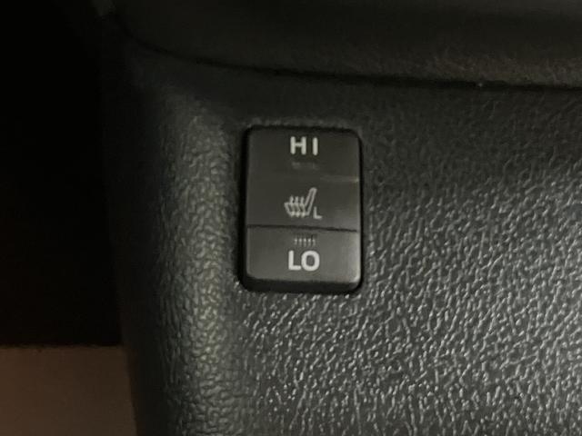 プリウスＡツーリングセレクションハイブリッド車　純正ナビ　バックカメラ　地上デジタルＴＶ　Ｂｌｕｅｔｏｏｔｈ　ＣＤ　ＤＶＤ　ＥＴＣ　プッシュスタート　クルーズコントロール　運転席助手席シートヒーター　ＬＥＤヘッドライト　オートライト（愛媛県）の中古車