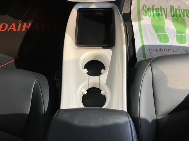 プリウスＡツーリングセレクションハイブリッド車　純正ナビ　バックカメラ　地上デジタルＴＶ　Ｂｌｕｅｔｏｏｔｈ　ＣＤ　ＤＶＤ　ＥＴＣ　プッシュスタート　クルーズコントロール　運転席助手席シートヒーター　ＬＥＤヘッドライト　オートライト（愛媛県）の中古車