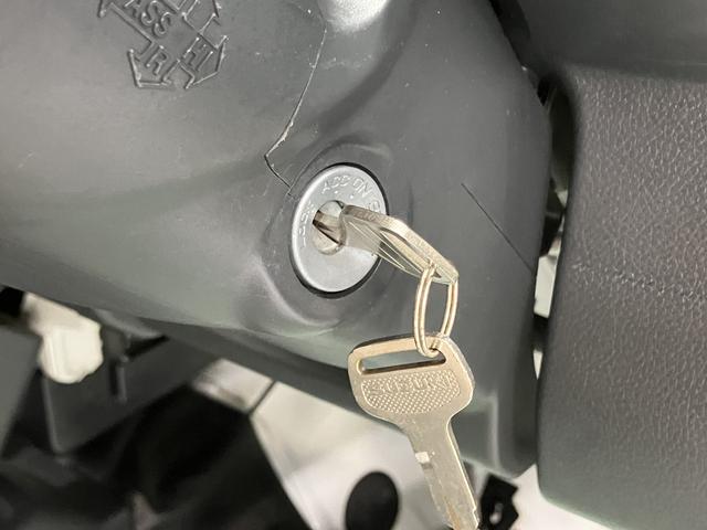 キャリイトラックＫＣエアコン・パワステ４ＷＤ　ＡＴ車　マニュアルエアコン　パワステ　ＡＢＳ　運転席エアバッグ　助手席エアバッグ　荷台作業灯（愛媛県）の中古車