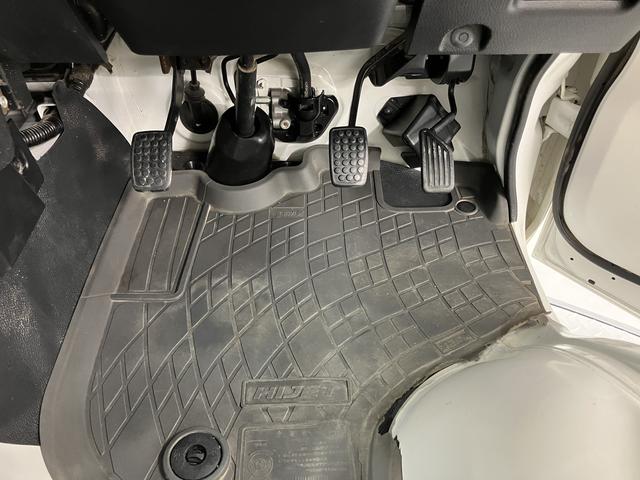 ハイゼットトラックスタンダード４ＷＤ　５速ミッション車　ラジオ　マニュアルエアコン　パワステ　ＡＢＳ　運転席エアバッグ（愛媛県）の中古車