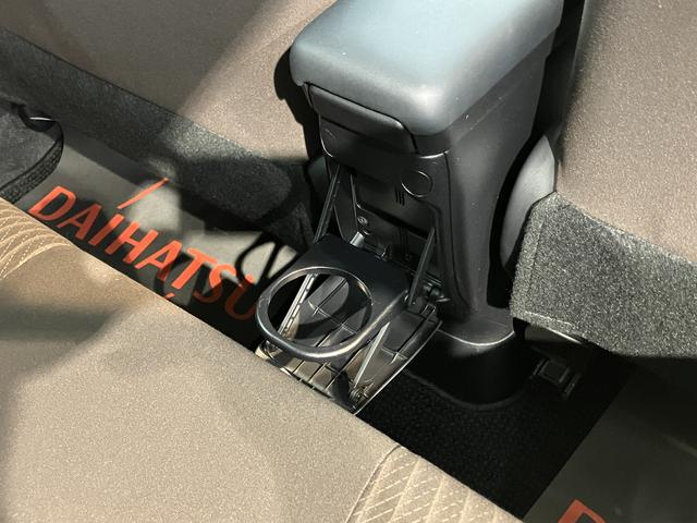 アクアＧ２ＷＤ　ＣＶＴ車　ナビ　バックカメラ　フルセグＴＶ　ＣＤ　ＤＶＤ　Ｂｌｕｅｔｏｏｔｈ　ドラレコ　ＥＴＣ　オートライト　プッシュスタート　電動格納ドアミラー　キーフリーシステム（愛媛県）の中古車