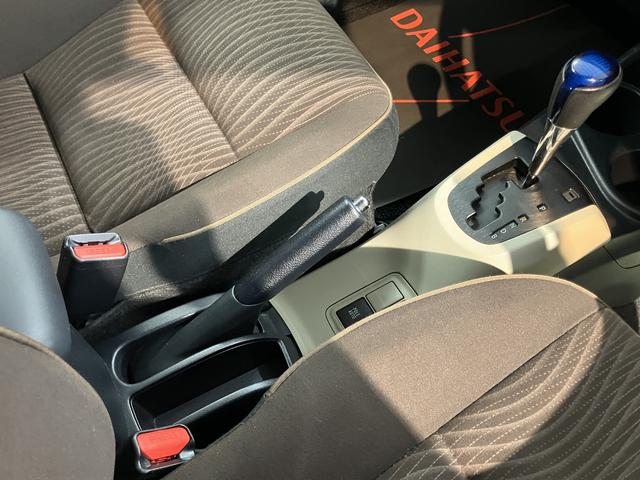 アクアＧ２ＷＤ　ＣＶＴ車　ナビ　バックカメラ　フルセグＴＶ　ＣＤ　ＤＶＤ　Ｂｌｕｅｔｏｏｔｈ　ドラレコ　ＥＴＣ　オートライト　プッシュスタート　電動格納ドアミラー　キーフリーシステム（愛媛県）の中古車