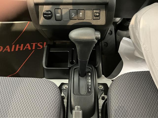 ハイゼットトラックエクストラＳＡIIIｔ４ＷＤ　４速オートマチック　エアコン　パワステ　パワーウインドウ　キーレスエントリー　ＣＤステレオ　運転席エアバッグ　フォグランプ　作業灯（愛媛県）の中古車