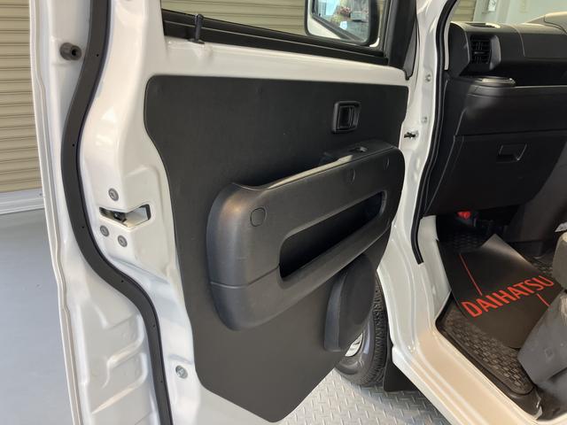 ハイゼットカーゴスペシャルクリーンＳＡIIIエアコン・パワステ　パワーウインドウ（前のみ）　社外ナビ　ＥＴＣ車載器　バックカメラ　キーレスエントリー　ＬＥＤヘッドライト　アイドリングストップ　スマートアシストＩＩＩ（愛媛県）の中古車