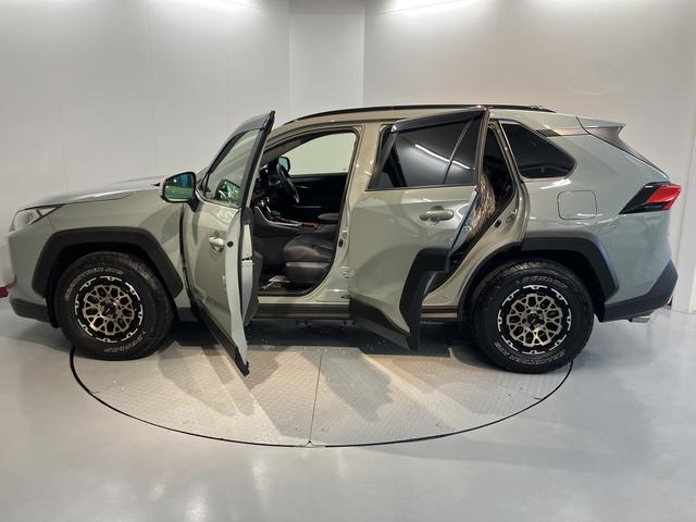 ＲＡＶ４アドベンチャー純正ナビ　パノラミックビューモニター　デジタルインナーミラー　ステアリングヒーター　シートベンチレーター　ＡＣ１００Ｖアクセサリーコンセント　電動パーキングブレーキ　パノラマムーンルーフ（愛媛県）の中古車