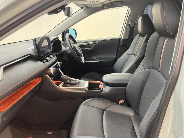 ＲＡＶ４アドベンチャー純正ナビ　パノラミックビューモニター　デジタルインナーミラー　ステアリングヒーター　シートベンチレーター　ＡＣ１００Ｖアクセサリーコンセント　電動パーキングブレーキ　パノラマムーンルーフ（愛媛県）の中古車