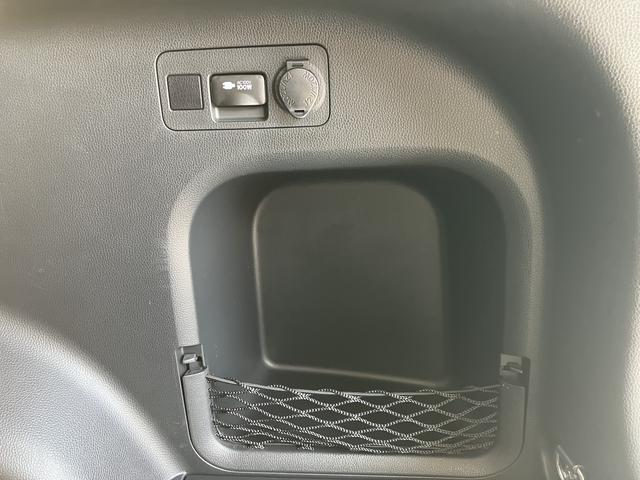 ＲＡＶ４アドベンチャー純正ナビ　パノラミックビューモニター　デジタルインナーミラー　ステアリングヒーター　シートベンチレーター　ＡＣ１００Ｖアクセサリーコンセント　電動パーキングブレーキ　パノラマムーンルーフ（愛媛県）の中古車