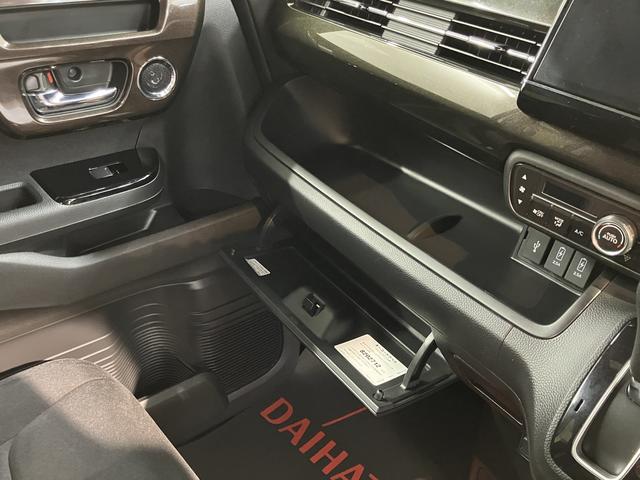 Ｎ−ＢＯＸカスタムＧ・Ｌ純正ナビ　バックカメラ　ＥＴＣ車載器　両側電動スライドドア　　プッシュスタート　オートエアコン　オートライト　ＬＥＤヘッドライト　フォグランプ（愛媛県）の中古車