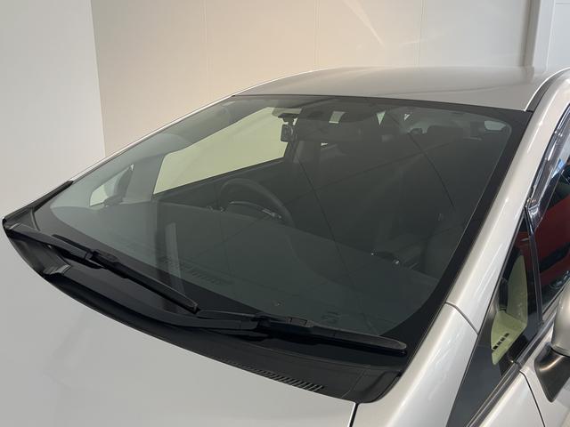プリウスＳハイブリッド車　ドライブレコーダー　コーナーセンサー　バックカメラ　純正ナビ　純正ＥＴＣ　純正ホイール　パワーモード　ＥＣＯモード　ＥＶモード（愛媛県）の中古車
