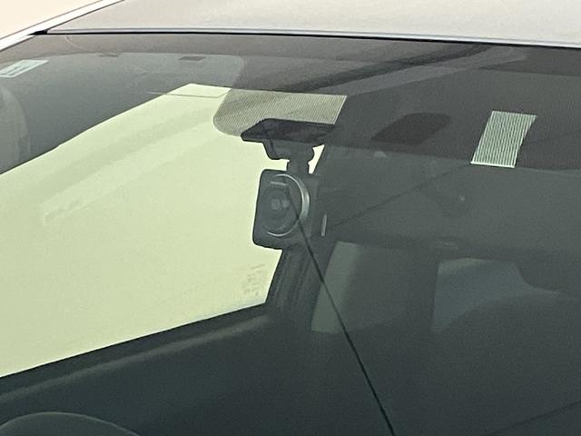プリウスＳハイブリッド車　ドライブレコーダー　コーナーセンサー　バックカメラ　純正ナビ　純正ＥＴＣ　純正ホイール　パワーモード　ＥＣＯモード　ＥＶモード（愛媛県）の中古車