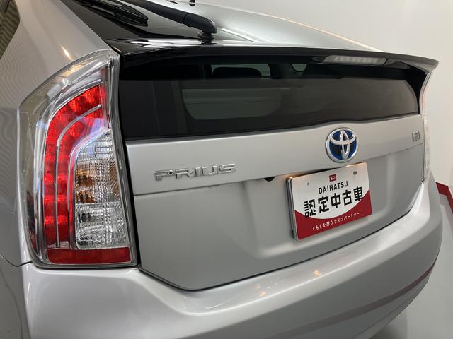 プリウスＳハイブリッド車　ドライブレコーダー　コーナーセンサー　バックカメラ　純正ナビ　純正ＥＴＣ　純正ホイール　パワーモード　ＥＣＯモード　ＥＶモード（愛媛県）の中古車