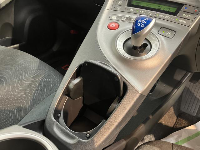 プリウスＳハイブリッド車　ドライブレコーダー　コーナーセンサー　バックカメラ　純正ナビ　純正ＥＴＣ　純正ホイール　パワーモード　ＥＣＯモード　ＥＶモード（愛媛県）の中古車