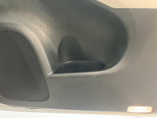 プリウスＳハイブリッド車　ドライブレコーダー　コーナーセンサー　バックカメラ　純正ナビ　純正ＥＴＣ　純正ホイール　パワーモード　ＥＣＯモード　ＥＶモード（愛媛県）の中古車