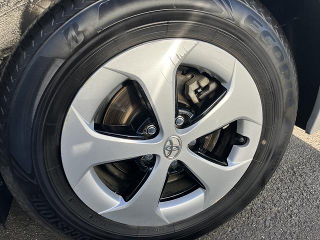 プリウスＳハイブリッド車　ドライブレコーダー　コーナーセンサー　バックカメラ　純正ナビ　純正ＥＴＣ　純正ホイール　パワーモード　ＥＣＯモード　ＥＶモード（愛媛県）の中古車