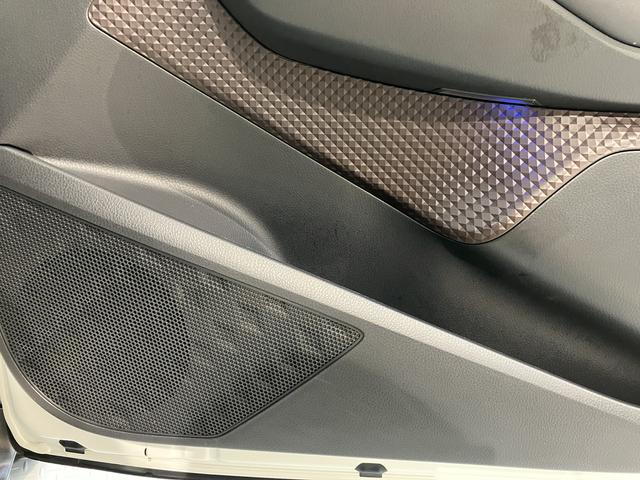 Ｃ−ＨＲＧプッシュスタート　セパレートシート純正ドライブレコーダー　純正ナビ　パーキングブレーキ　オートマチックハイビーム　オートクルーズコントロール　バックカメラ　ブラインドスポットモニター　シートヒーター（愛媛県）の中古車
