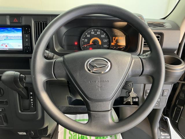 ハイゼットカーゴクルーズＳＡIII２ＷＤ　ＡＴ車　ＬＥＤヘッドライト　フォグランプ　純正ナビ　地上デジタルＴＶ　ＣＤ　ＤＶＤ　Ｂｌｕｅｔｏｏｔｈ　ＵＳＢ　ＥＴＣ　両側スライドドア　アイドリングストップ（愛媛県）の中古車