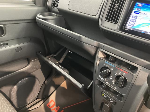 ハイゼットカーゴクルーズＳＡIII２ＷＤ　ＡＴ車　ＬＥＤヘッドライト　フォグランプ　純正ナビ　地上デジタルＴＶ　ＣＤ　ＤＶＤ　Ｂｌｕｅｔｏｏｔｈ　ＵＳＢ　ＥＴＣ　両側スライドドア　アイドリングストップ（愛媛県）の中古車