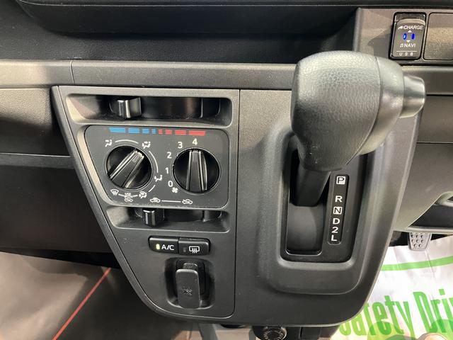 ハイゼットカーゴクルーズＳＡIII２ＷＤ　ＡＴ車　ＬＥＤヘッドライト　フォグランプ　純正ナビ　地上デジタルＴＶ　ＣＤ　ＤＶＤ　Ｂｌｕｅｔｏｏｔｈ　ＵＳＢ　ＥＴＣ　両側スライドドア　アイドリングストップ（愛媛県）の中古車