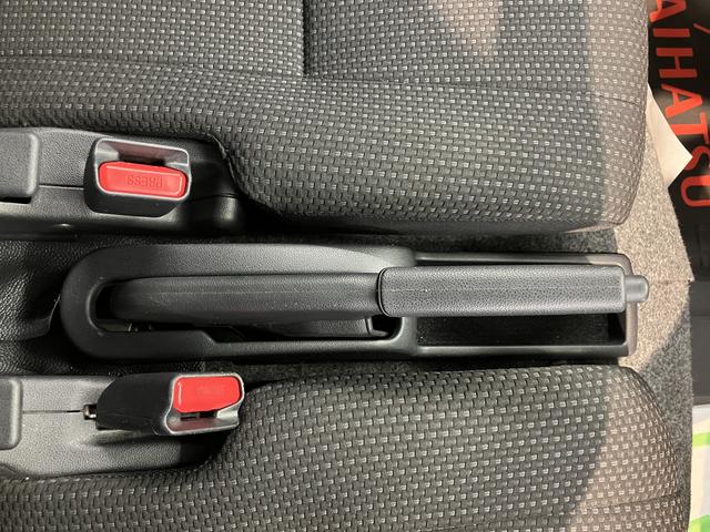 ハイゼットカーゴクルーズＳＡIII２ＷＤ　ＡＴ車　ＬＥＤヘッドライト　フォグランプ　純正ナビ　地上デジタルＴＶ　ＣＤ　ＤＶＤ　Ｂｌｕｅｔｏｏｔｈ　ＵＳＢ　ＥＴＣ　両側スライドドア　アイドリングストップ（愛媛県）の中古車