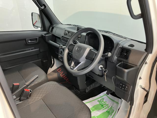 ハイゼットカーゴＤＸ２ＷＤ　ＣＶＴ　スマートアシスト　ラジオ　エアコン　パワステ　パワーウィンド　ＡＢＳ　エアバッグ　アイドリングストップ　キーレスエントリー（愛媛県）の中古車