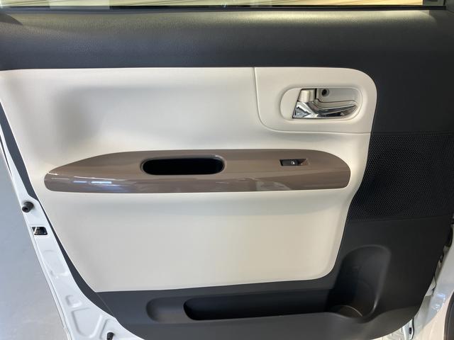 ムーヴキャンバスＸメイクアップリミテッド　ＳＡIII純正ナビ　パノラマモニター　フルセグＴＶ　ＣＤ　ＤＶＤ　ＵＳＢ　Ｂｌｕｅｔｏｏｔｈ　ドラレコ　両側電動スライドドア　プッシュスタート　アイドリングストップ　オートライト　ベンチシート　キーフリー（愛媛県）の中古車