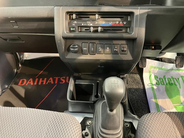 ハイゼットトラックジャンボＳＡIIIｔ４ＷＤ　スマートアシスト　コーナーセンサー　オートライト　ＬＥＤヘッドライト　荷台作業灯　ＥＴＣ車載器　純正ナビ　フルセグＴＶ　ＣＤ　ＤＶＤ　ＵＳＢ　Ｂｌｕｅｔｏｏｔｈ　ナビ連動ドライブレコーダー（愛媛県）の中古車