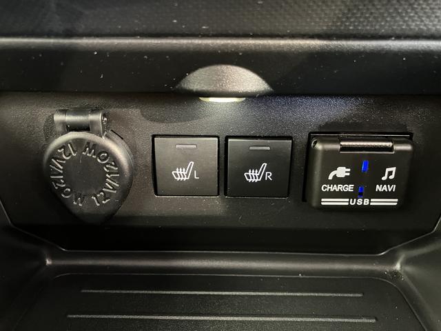 ロッキープレミアムＧ　ＨＥＶ純正ナビ　バックカメラ　フルセグＴＶ　ＣＤ　ＤＶＤ　ＵＳＢ　Ｂｌｕｅｔｏｏｔｈ　ドラレコ　前席シートヒーター　オートライト　ＬＥＤヘッドライト　障害物センサー　プッシュスタート　電動パーキング（愛媛県）の中古車