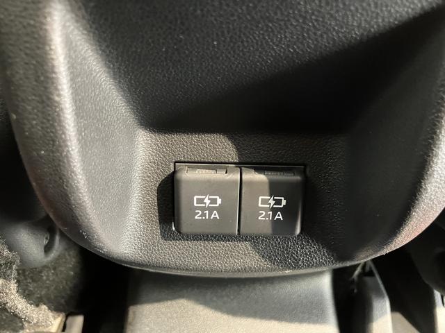 ロッキープレミアムＧ　ＨＥＶ純正ナビ　バックカメラ　フルセグＴＶ　ＣＤ　ＤＶＤ　ＵＳＢ　Ｂｌｕｅｔｏｏｔｈ　ドラレコ　前席シートヒーター　オートライト　ＬＥＤヘッドライト　障害物センサー　プッシュスタート　電動パーキング（愛媛県）の中古車