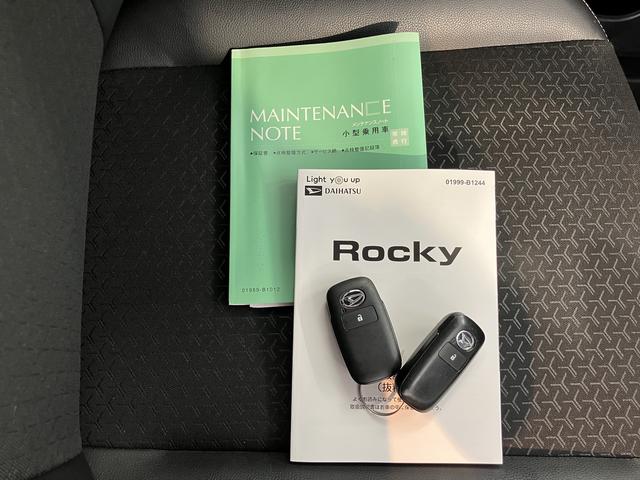 ロッキープレミアムＧ　ＨＥＶ純正ナビ　バックカメラ　フルセグＴＶ　ＣＤ　ＤＶＤ　ＵＳＢ　Ｂｌｕｅｔｏｏｔｈ　ドラレコ　前席シートヒーター　オートライト　ＬＥＤヘッドライト　障害物センサー　プッシュスタート　電動パーキング（愛媛県）の中古車
