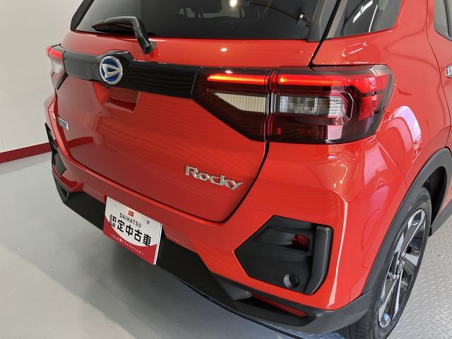 ロッキープレミアムＧ　ＨＥＶ純正ナビ　バックカメラ　フルセグＴＶ　ＣＤ　ＤＶＤ　ＵＳＢ　Ｂｌｕｅｔｏｏｔｈ　ドラレコ　前席シートヒーター　オートライト　ＬＥＤヘッドライト　障害物センサー　プッシュスタート　電動パーキング（愛媛県）の中古車