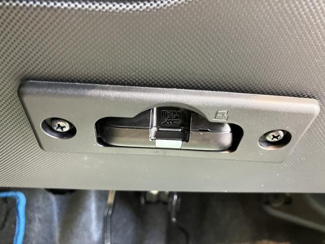 ロッキープレミアムＧ　ＨＥＶ純正ナビ　バックカメラ　フルセグＴＶ　ＣＤ　ＤＶＤ　ＵＳＢ　Ｂｌｕｅｔｏｏｔｈ　ドラレコ　前席シートヒーター　オートライト　ＬＥＤヘッドライト　障害物センサー　プッシュスタート　電動パーキング（愛媛県）の中古車
