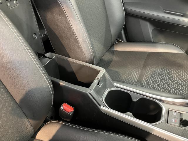 ロッキープレミアムＧ　ＨＥＶ純正ナビ　バックカメラ　フルセグＴＶ　ＣＤ　ＤＶＤ　ＵＳＢ　Ｂｌｕｅｔｏｏｔｈ　ドラレコ　前席シートヒーター　オートライト　ＬＥＤヘッドライト　障害物センサー　プッシュスタート　電動パーキング（愛媛県）の中古車