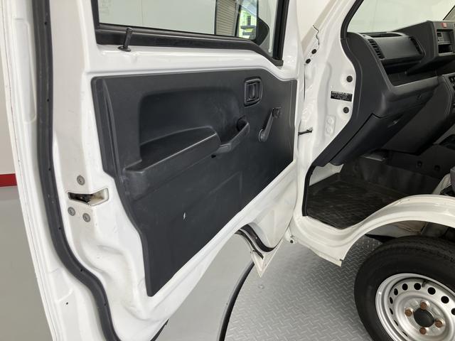 ハイゼットトラックスタンダード４ＷＤ　ＭＴ車　マニュアルエアコン　パワステ　ＡＢＳ　運転席エアバッグ　ラジオ（愛媛県）の中古車