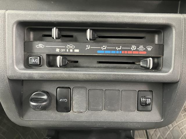 ハイゼットトラックスタンダード４ＷＤ　ＭＴ車　マニュアルエアコン　パワステ　ＡＢＳ　運転席エアバッグ　ラジオ（愛媛県）の中古車