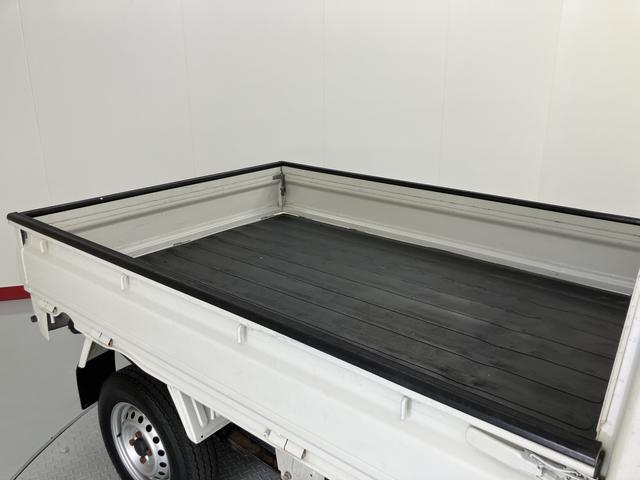 ハイゼットトラックスタンダード４ＷＤ　ＭＴ車　マニュアルエアコン　パワステ　ＡＢＳ　運転席エアバッグ　ラジオ（愛媛県）の中古車