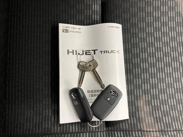 ハイゼットトラックジャンボエクストラスマートアシストＩＩＩｔ　プッシュスタート　エアコン　パワステ　パワーウインドウ　左右エアバック　ＡＢＳ　ＬＥＤヘッドライト　オートライト　オートハイビーム　フォグランプ　電動格納ドアミラー（愛媛県）の中古車